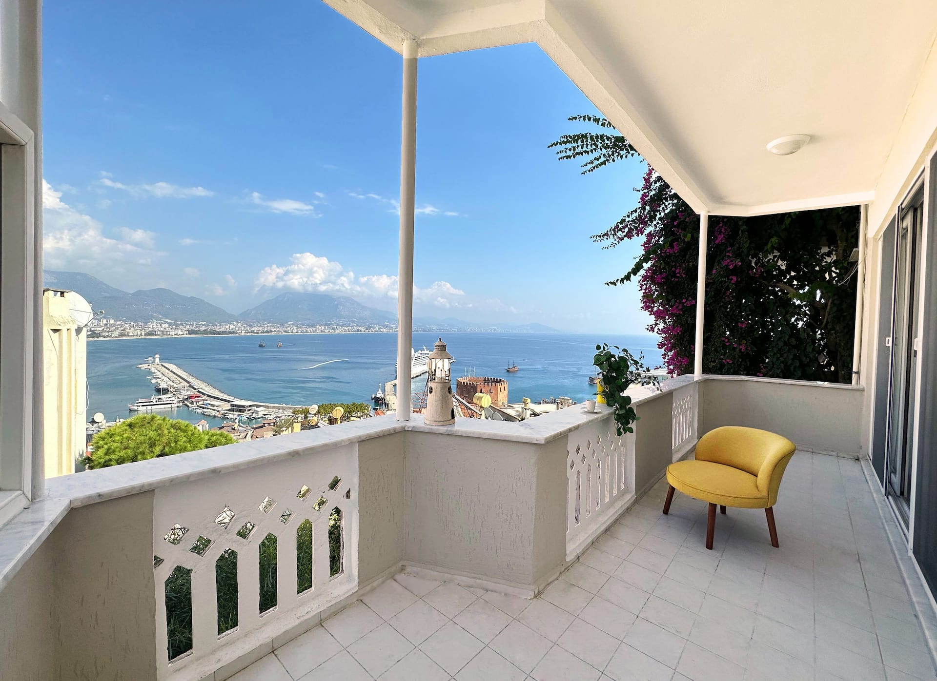 Seaview Castle House with private garden