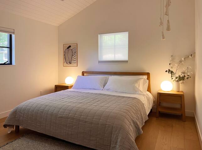 Luxury 2BR Cabin on St. Mary Lake gallery image 3