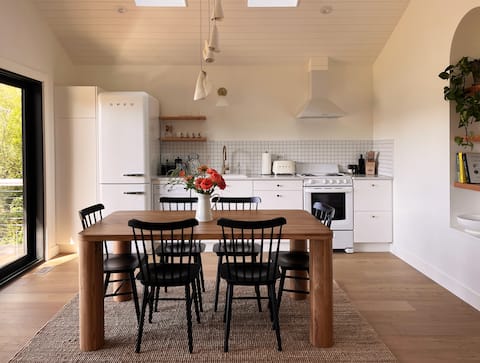 Luxury 2BR Cabin on St. Mary Lake