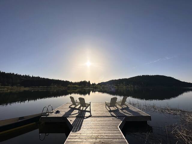 Luxury 2BR Cabin on St. Mary Lake gallery image 4