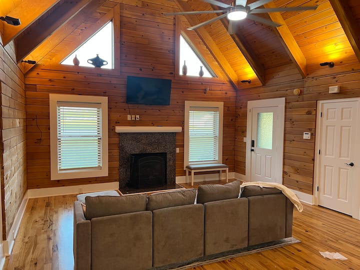 Beautiful Log Cabin - Clayton, NC