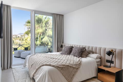 Stunning 3 bedroom Apt near golf and beach! RDR350