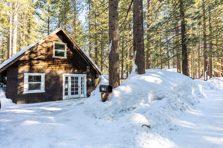 Postmasters Cottage W/ Hottub - South Lake Tahoe, CA