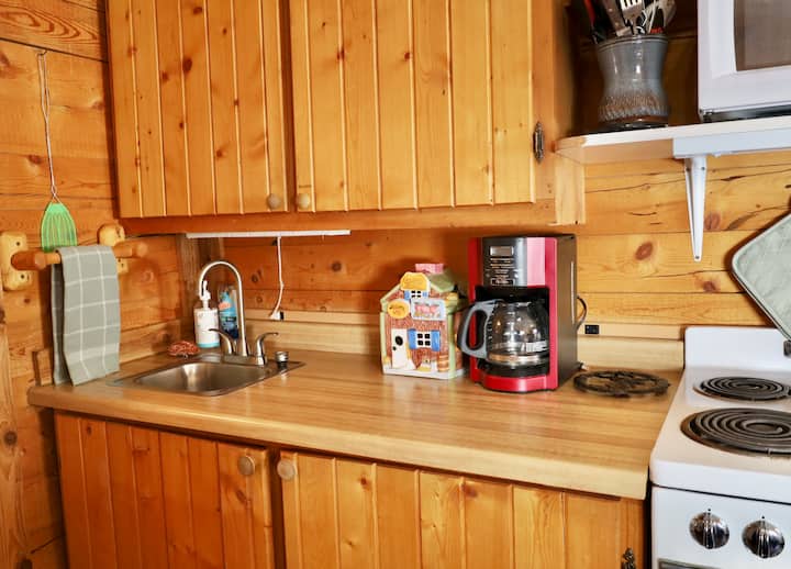 Deer Cabin - Mountain Views - Pet Friendly - Montana
