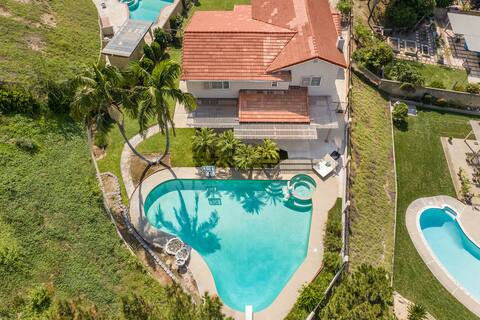 Spacious 5-BD Retreat w/ Huge Pool near Disneyland