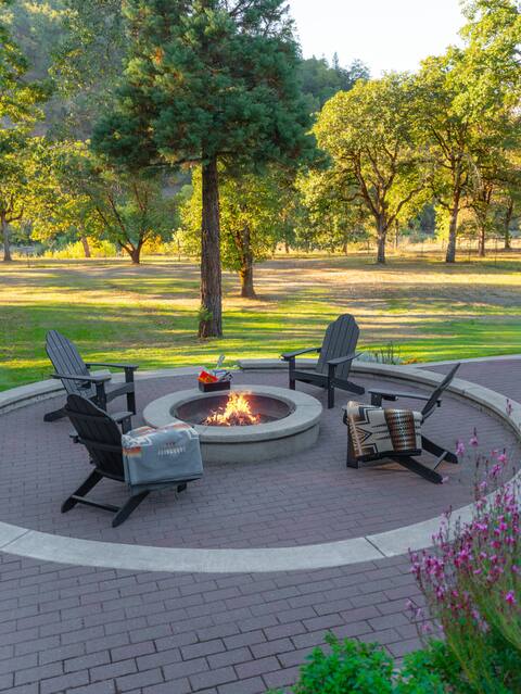 Monroe River House. Luxury, Jacuzzi, Private Beach