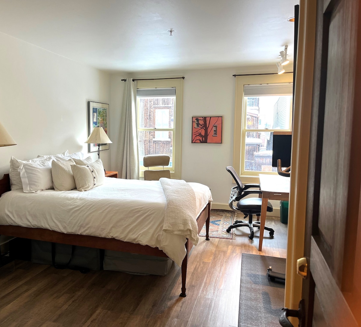 配备标准双人床的主卧