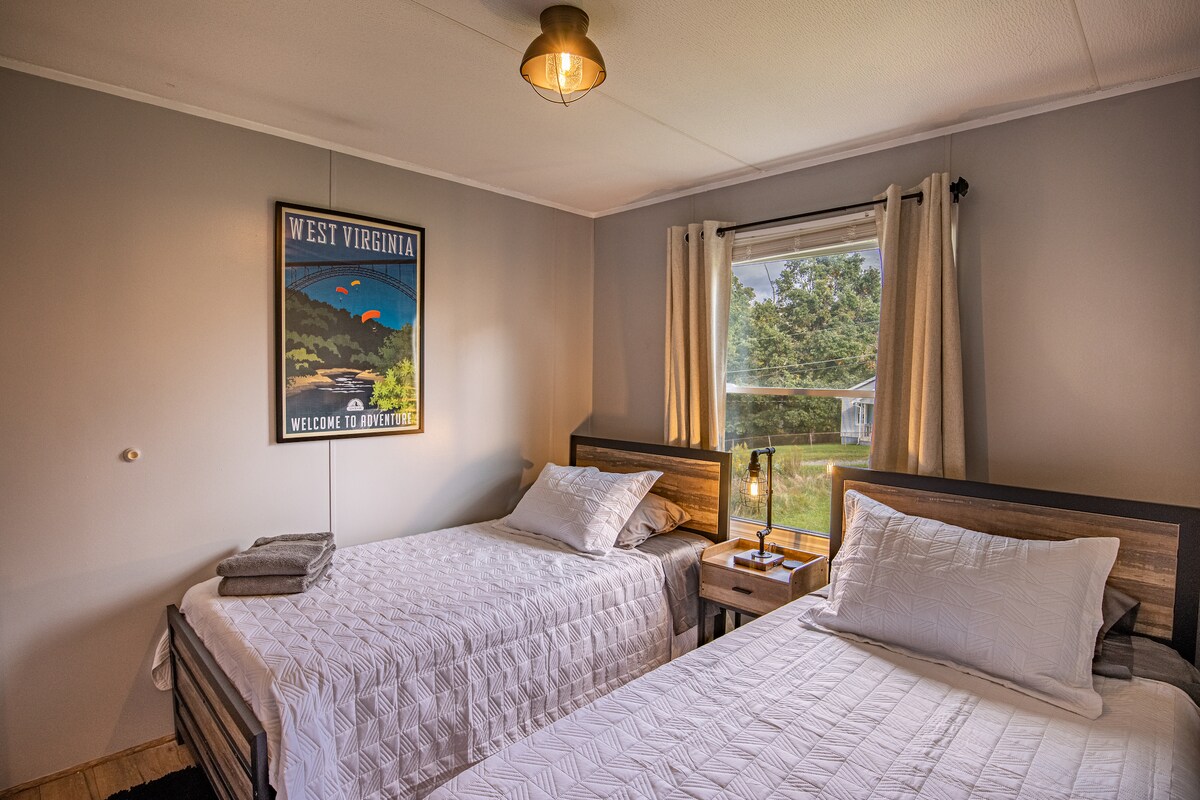 توفر غرفة نوم الضيوف رقم2 سريرين مزدوجين مع مساحة معيشة مريحة. مثالي للجميع!