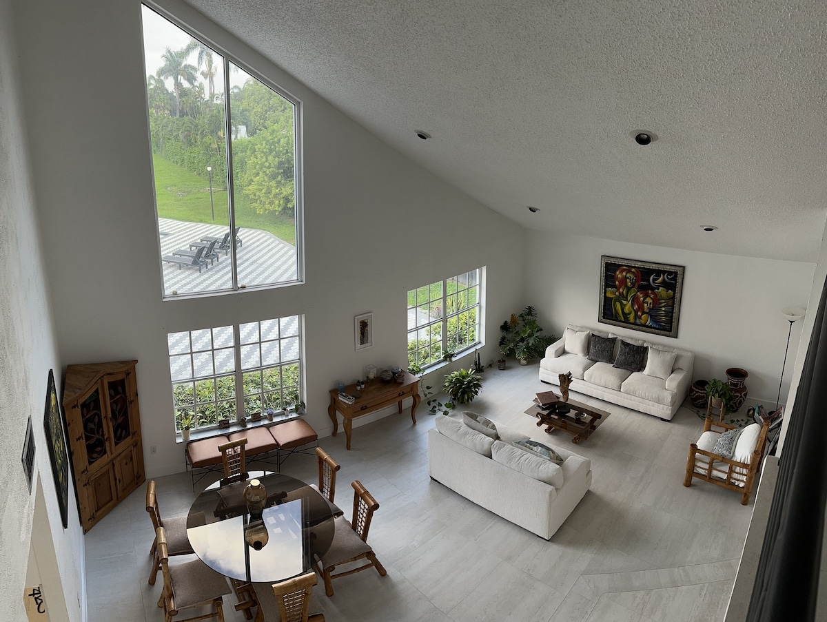 Top performing Airbnb: The Gaudium House Spacious, Pool, Game room,10 ppl in Tamiami