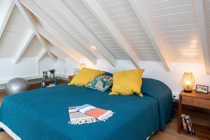 PINEL GARDEN:
BEDROOM 4 ( upstairs )
king-size bed, A/C, Bathroom, Office Space