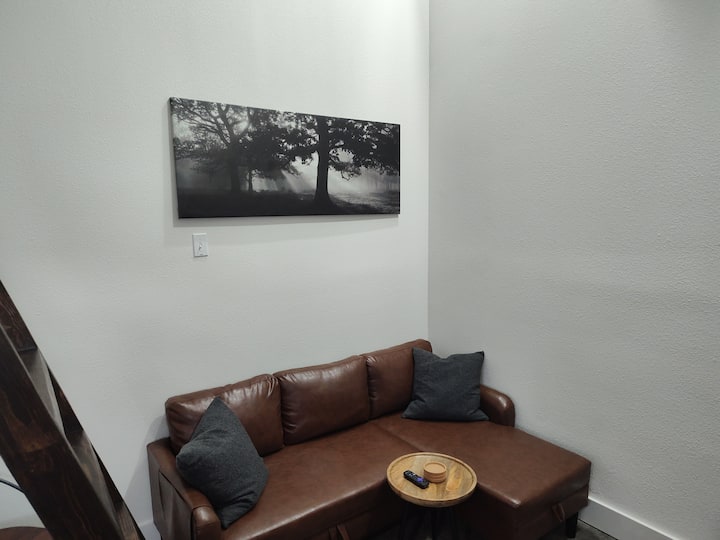 Living room (photo 1)