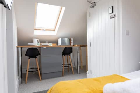 Popular Airbnb listing: Bay City Studio Apartments in Cardiff in Grangetown