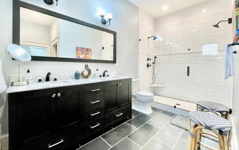 Mid-Century Newly Modern gallery image 5