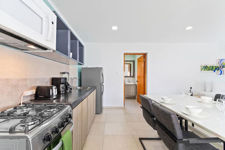 Brand New Central Modern Ground Studio With Pool - Aruba