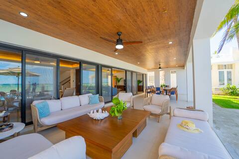 Beachfront Mega-House 16p w/ breakfast