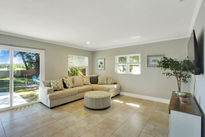 Ocala Oasis 4br W/pool/cabana/gameroom/minigolf - オカラ, FL