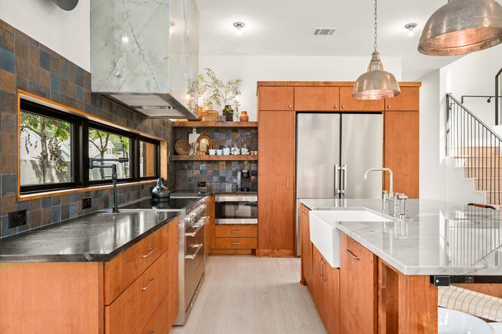 Secluded Luxury Home with Pool – The Marsian! gallery image 5