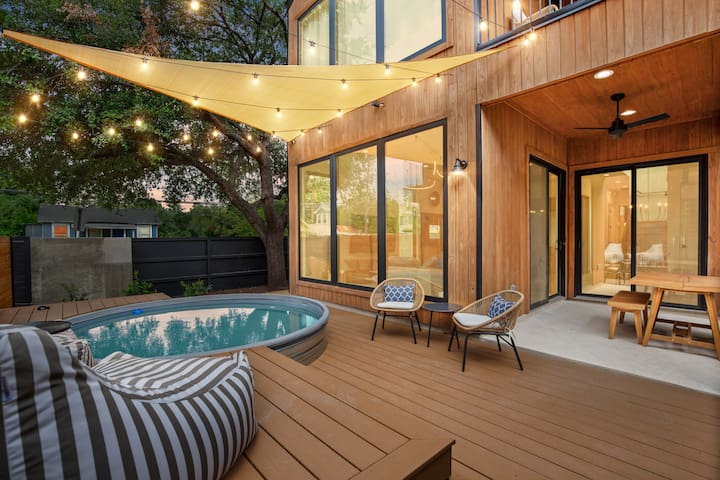 Secluded Luxury Home with Pool – The Marsian!