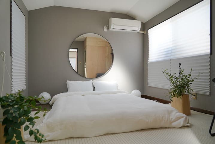 Park Side House / Shibuya 5 min train ride