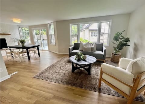 Warm Private Suite in West Hartford w/ bathroom