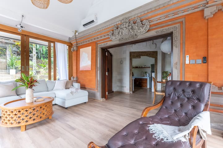 Charming Getaway Villa Overlooking Jungle Valley - Ubud