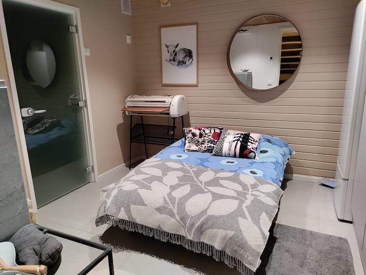 Ბუხარი/კომუნალური ოთახი (დაბლა)