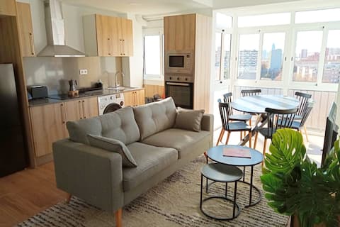 Top Airbnb: Penthouse near the beach and downtown 10 minutes away. in Sant Adrià De Besòs