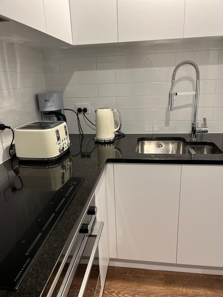 Cosy Private Apartment, close to Police College