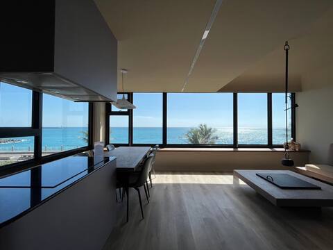 This Sea [842] 180 ° Sea View Room | Dongdaemun Night Market | Brand New Facilities | Private Bathro