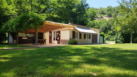 Charming little house on the banks of the Tarn.