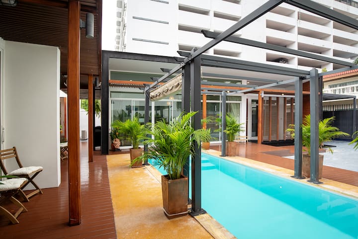 Luxury Pool Villa in Prime Location gallery image 5