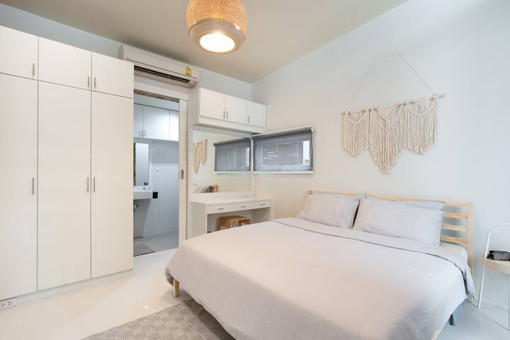 Luxury Pool Villa in Prime Location gallery image 4