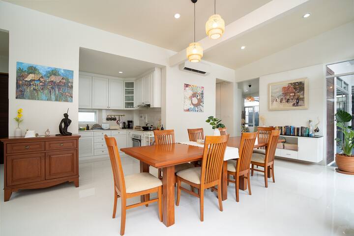 Luxury Pool Villa in Prime Location gallery image 3