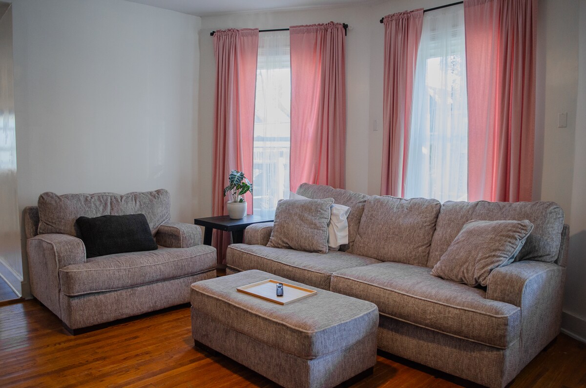 Top performing Airbnb: I Love You, Main Street in Kingston