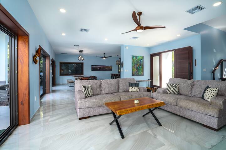 Contemporary Villa with pool in Naia Residences gallery image 5