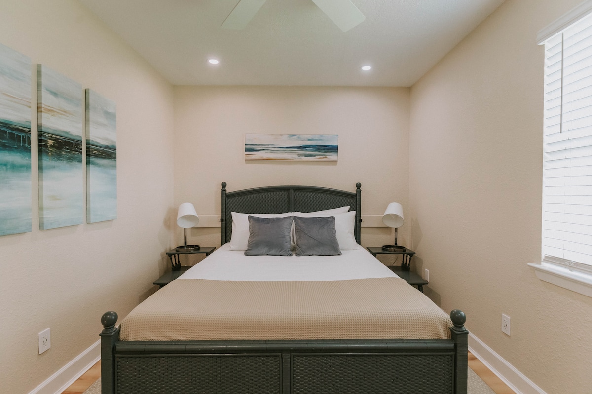 Guest Bedroom #3 w/queen bed