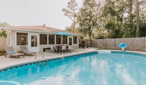 4BR/2.5BA w/POOL in Golfcart district! Near Beach!