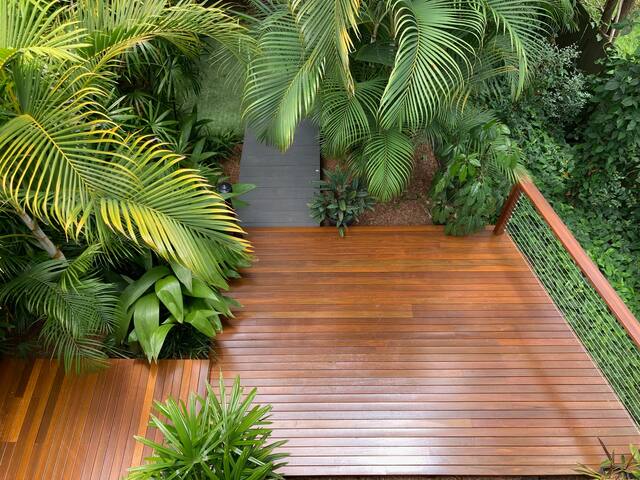 Tropical Oasis in Inner Brisbane. 5 mins to city. gallery image 2