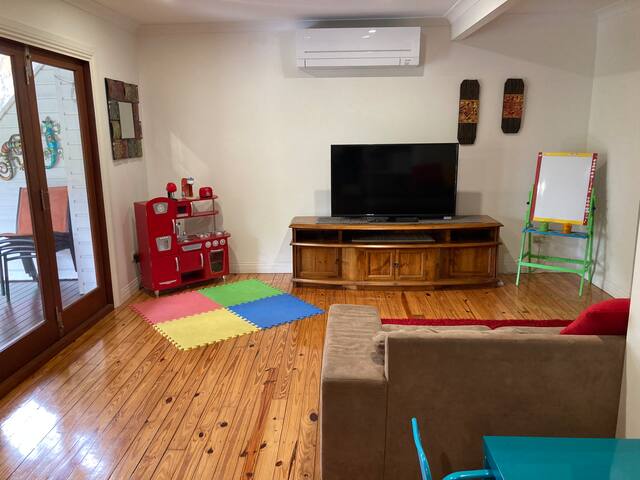 Tropical Oasis in Inner Brisbane. 5 mins to city. gallery image 4