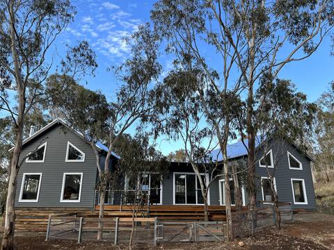 Summit House - Entire Home (4 bedrooms)