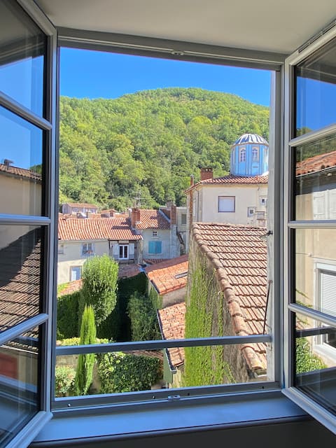 2 parking spaces, right in the center, quiet, air conditioning, garden