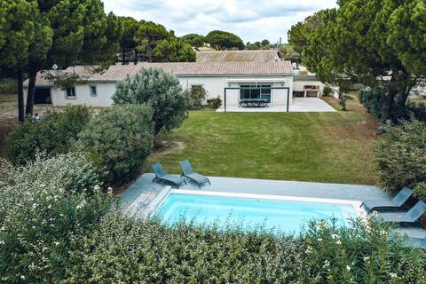 Mas en Camargue with swimming pool