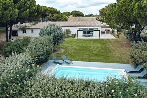 Mas en Camargue with swimming pool