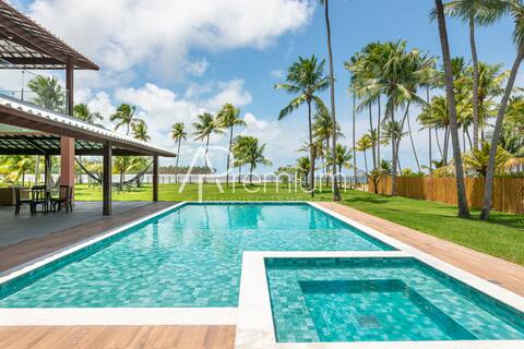 High-end house on Carneiros beach