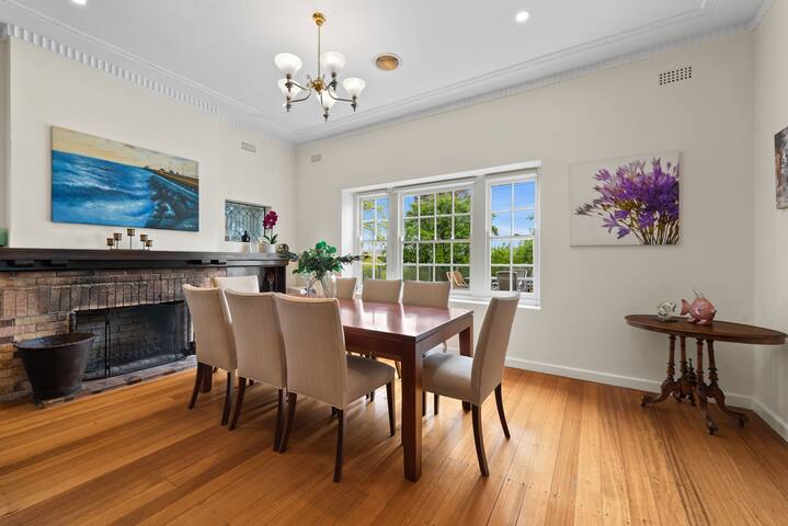 Spacious 4 bedder house in Kew 2 rooms with Study gallery image 5