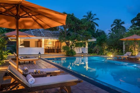 Antiqe Luxury Villa in Bentota