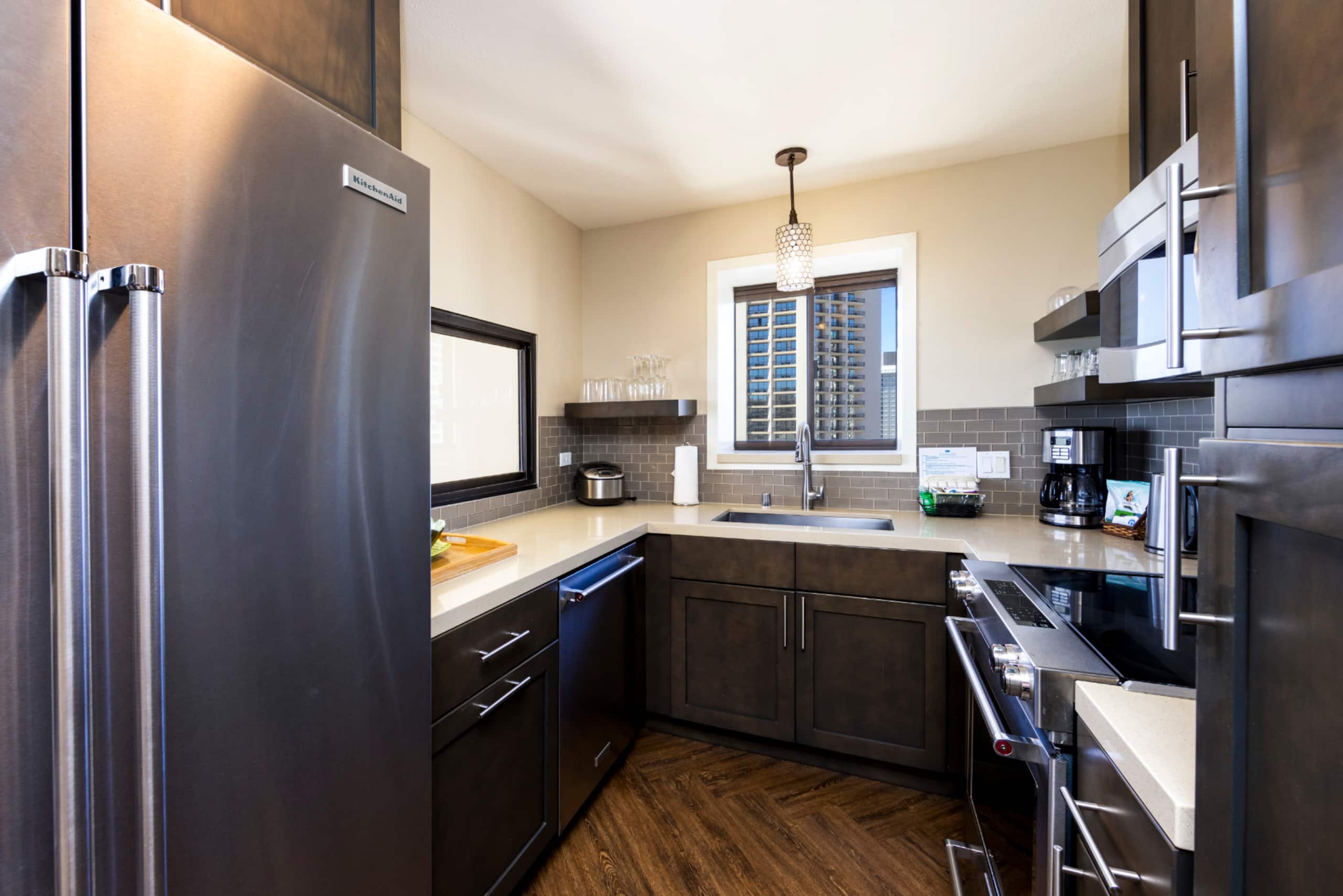 Condo in Honolulu · ★4.92 · 2 bedrooms · 4 beds · 2 private baths - Image 9