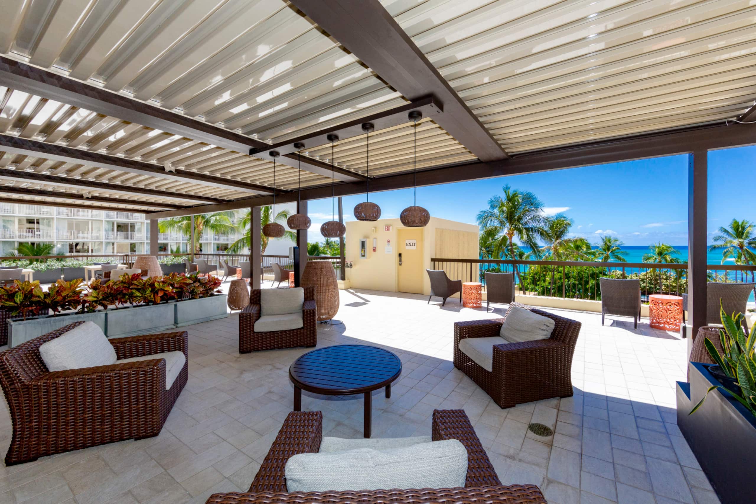 Condo in Honolulu · ★4.92 · 2 bedrooms · 4 beds · 2 private baths - Image 20