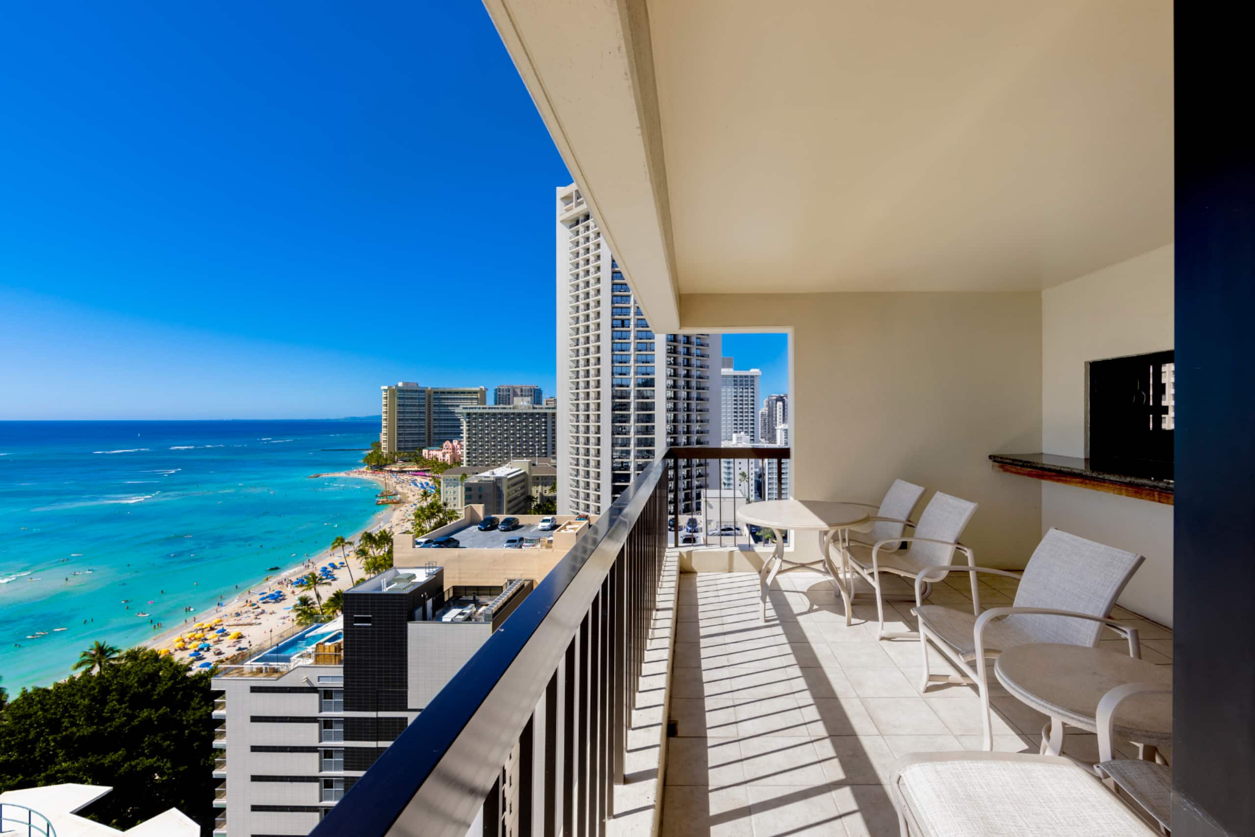 Condo in Honolulu · ★4.92 · 2 bedrooms · 4 beds · 2 private baths - Image 13