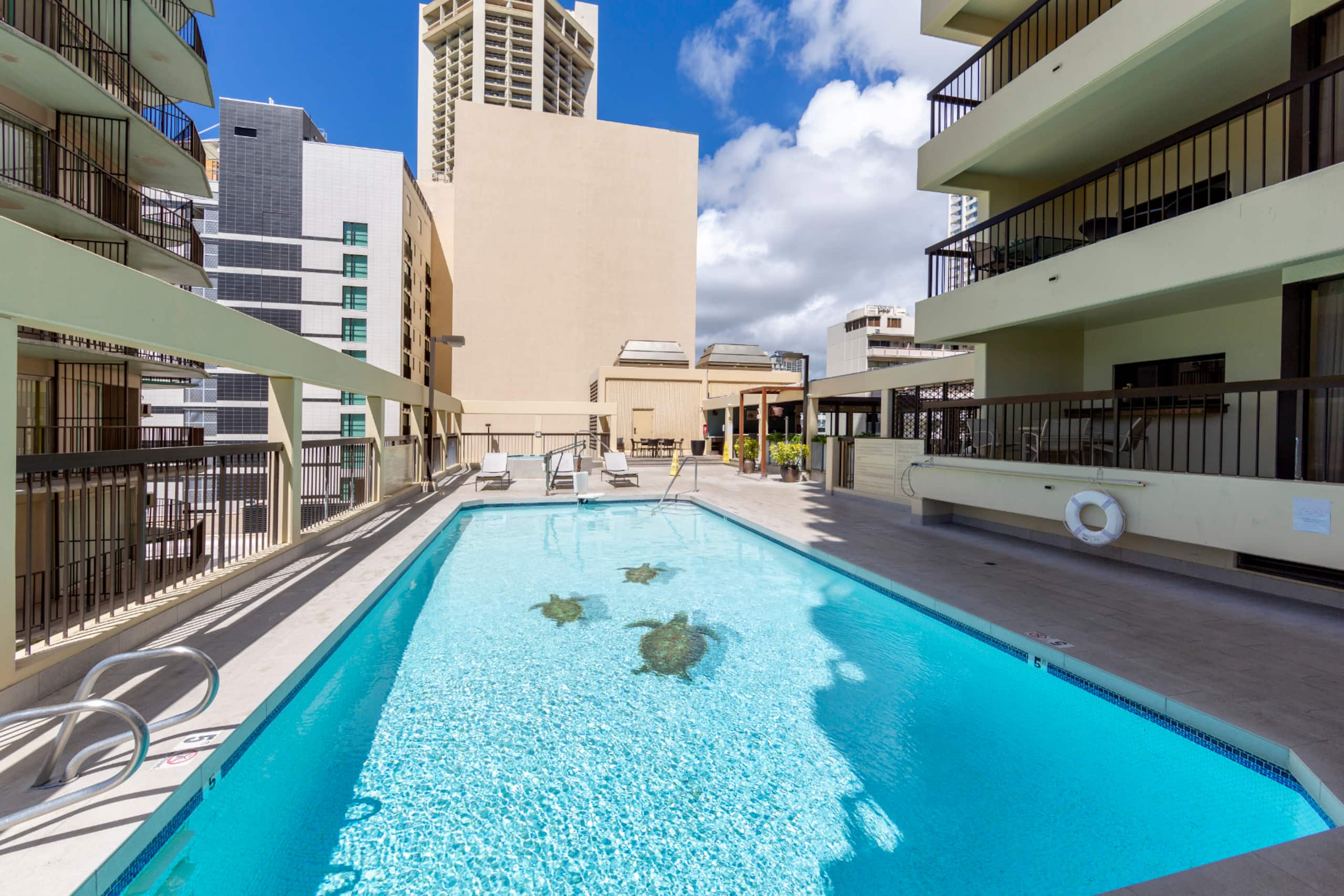Condo in Honolulu · ★4.92 · 2 bedrooms · 4 beds · 2 private baths - Image 22